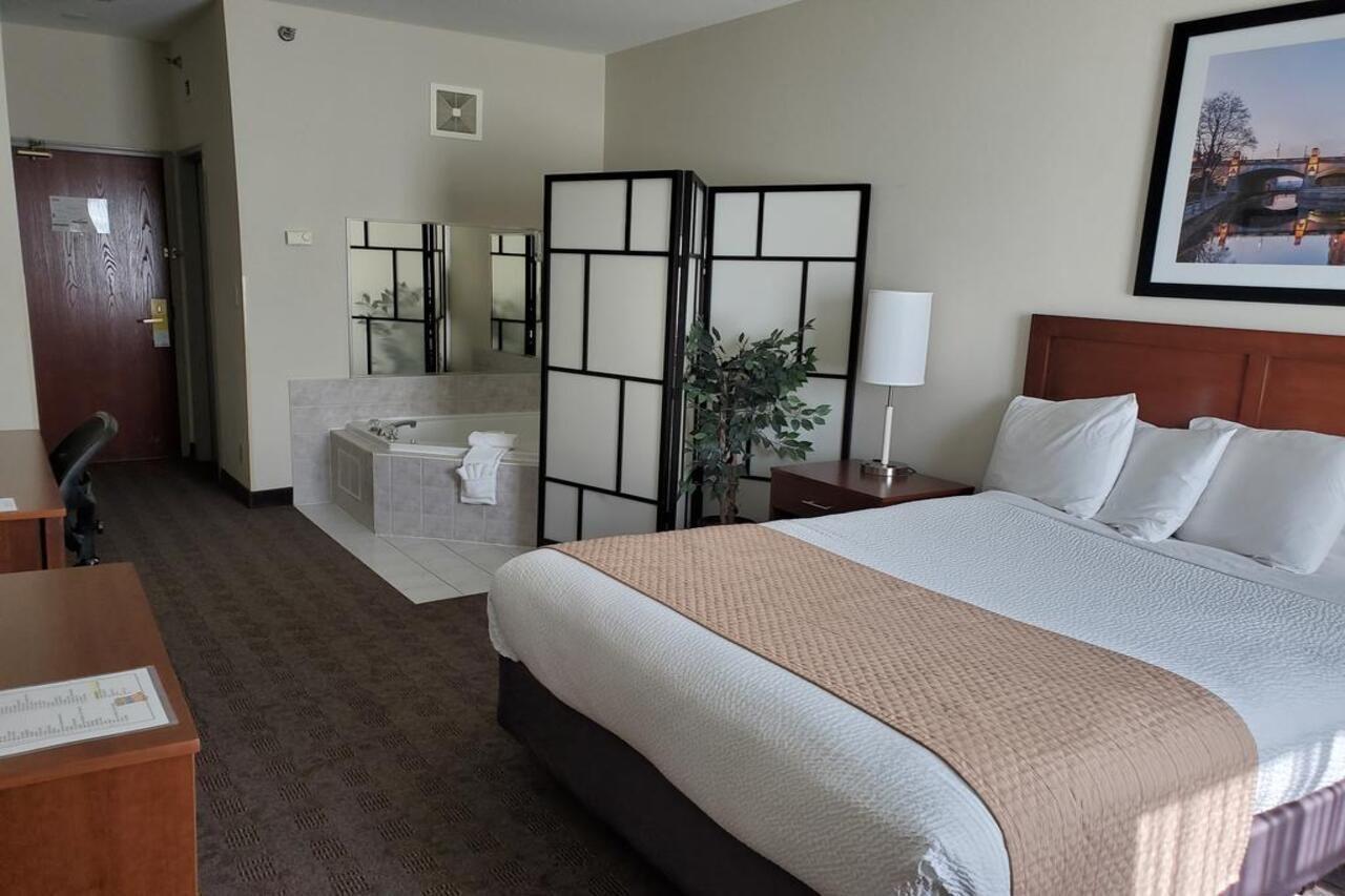 Days Inn By Wyndham Ottawa Airport Eksteriør billede