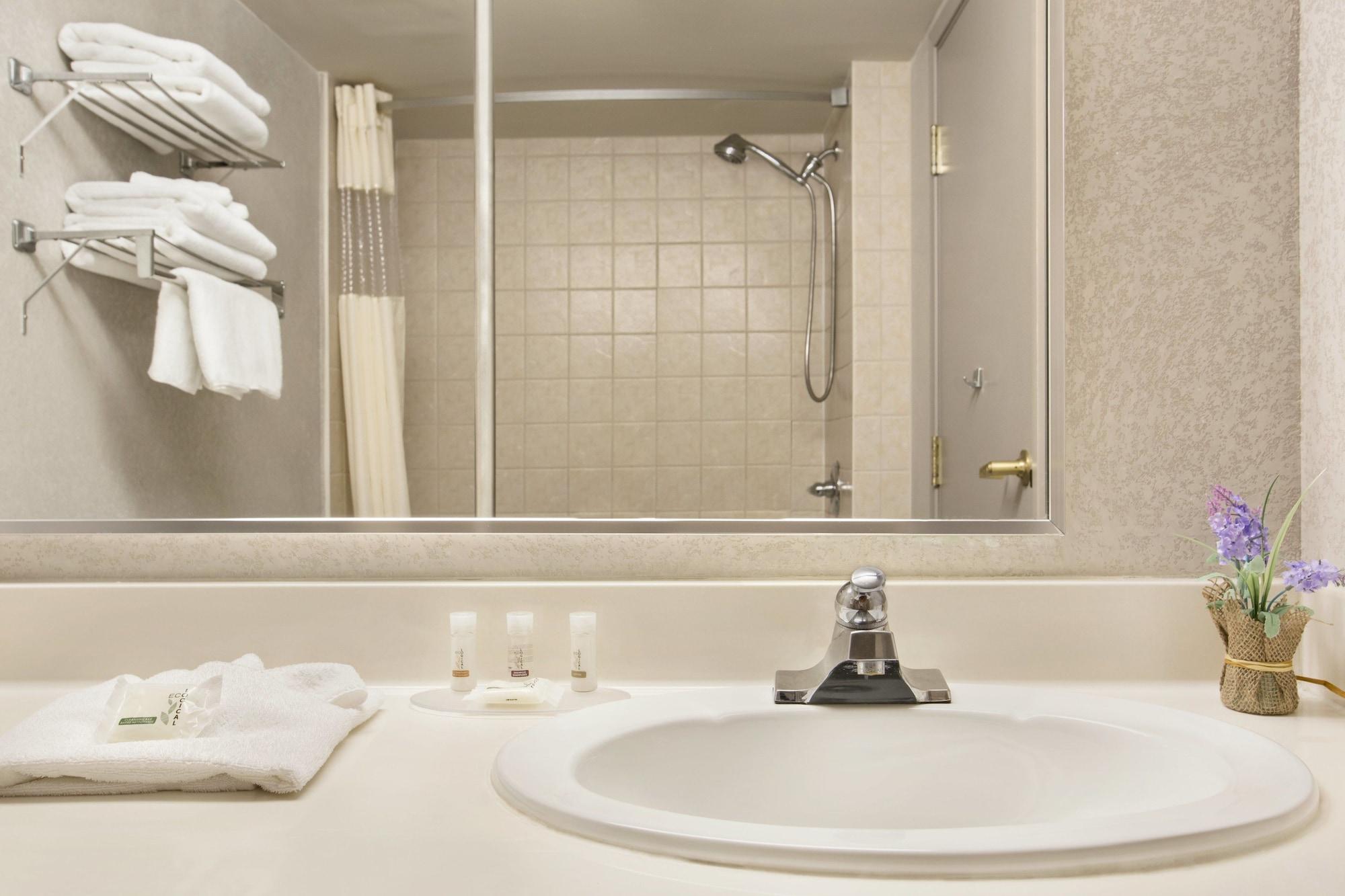 Days Inn By Wyndham Ottawa Airport Eksteriør billede
