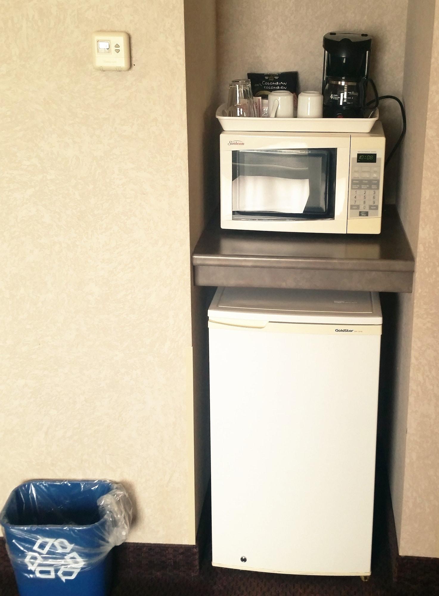 Days Inn By Wyndham Ottawa Airport Eksteriør billede