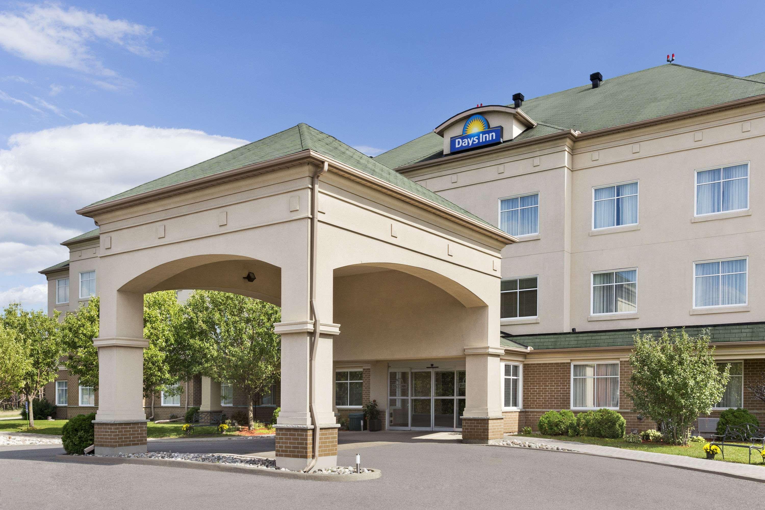 Days Inn By Wyndham Ottawa Airport Eksteriør billede