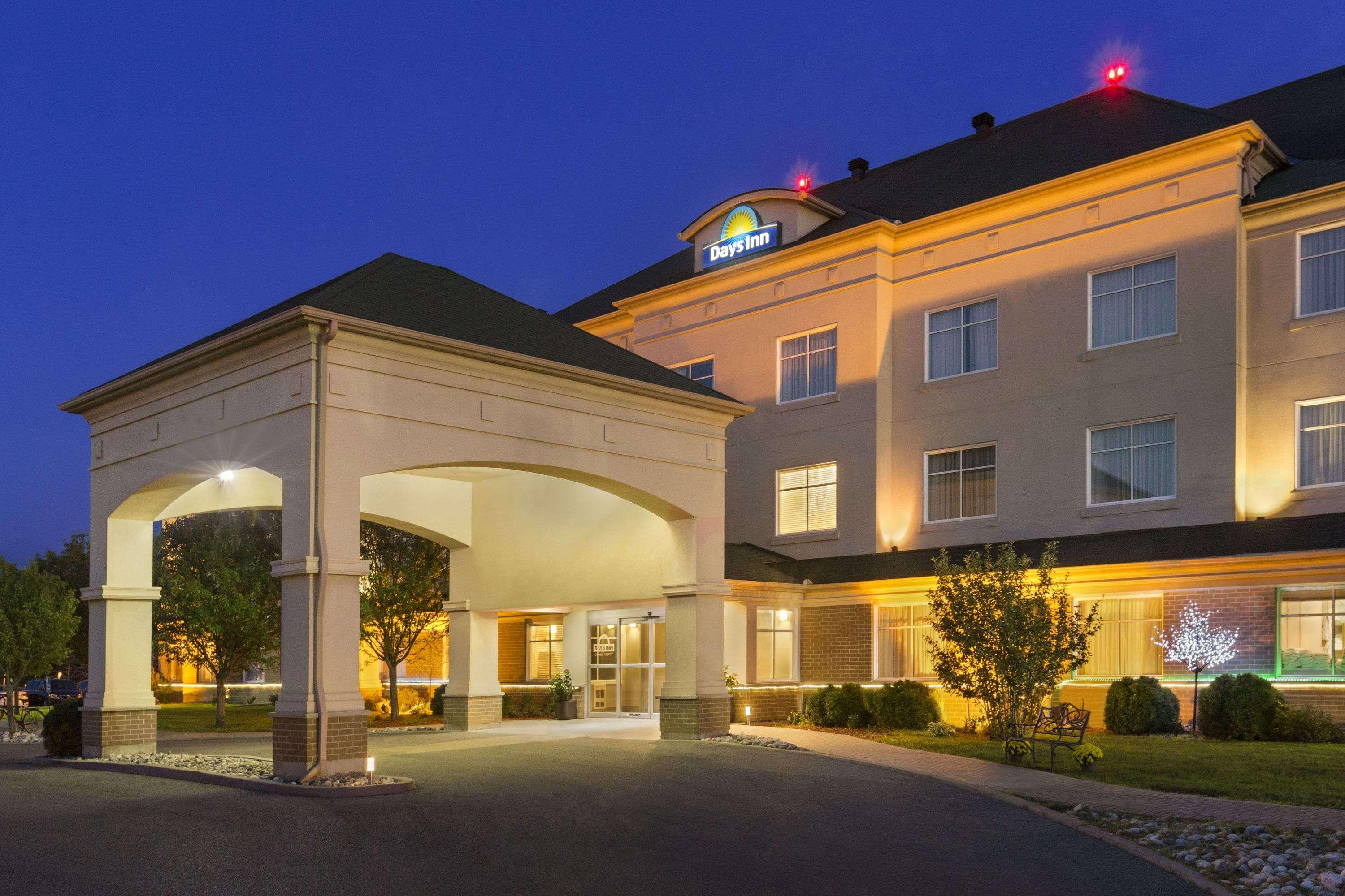Days Inn By Wyndham Ottawa Airport Eksteriør billede