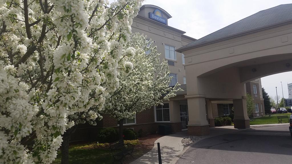 Days Inn By Wyndham Ottawa Airport Eksteriør billede