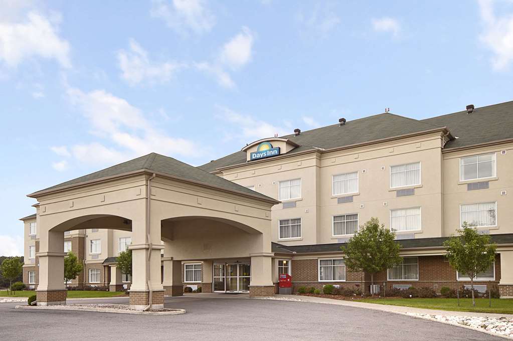 Days Inn By Wyndham Ottawa Airport Eksteriør billede