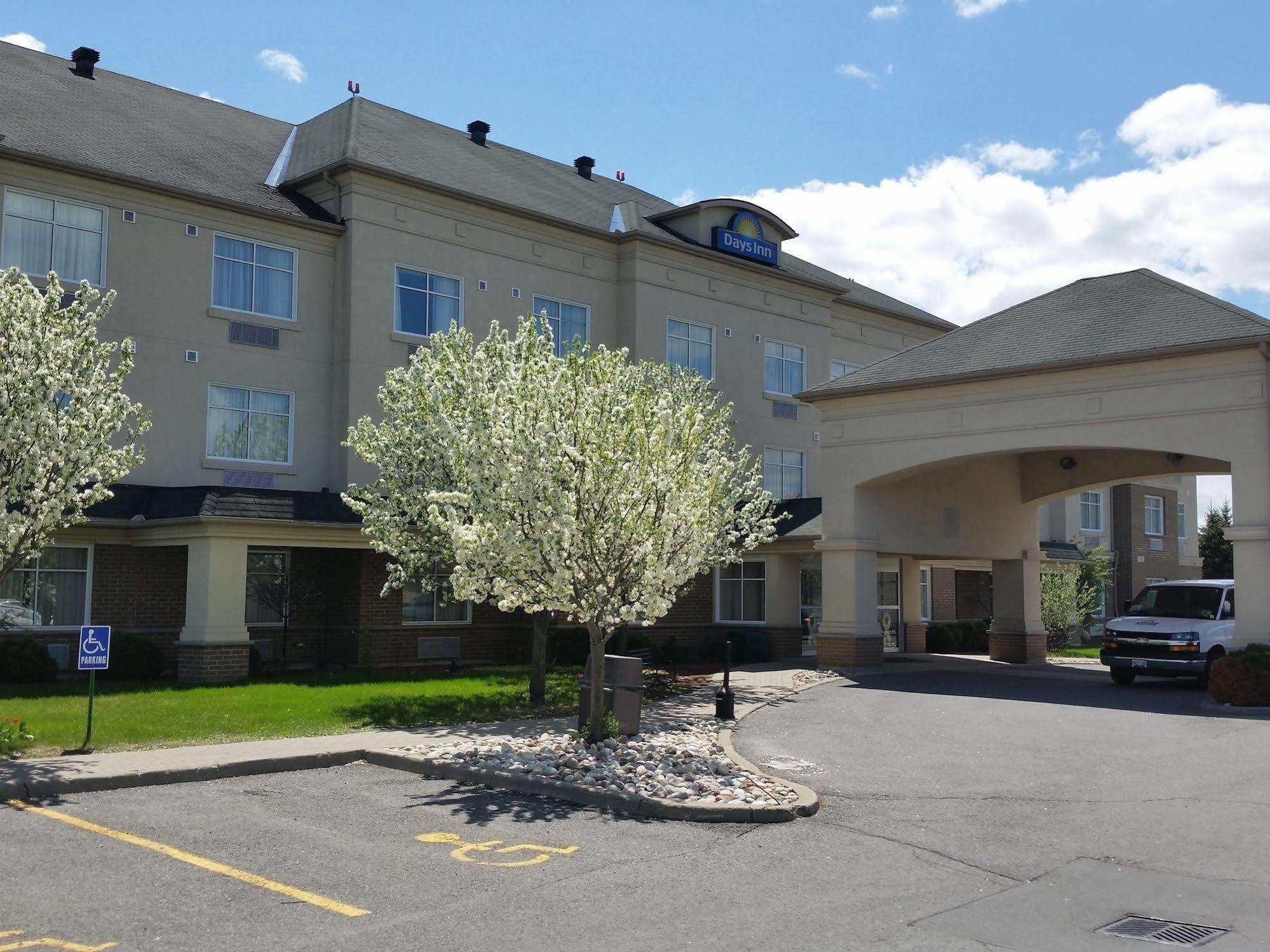 Days Inn By Wyndham Ottawa Airport Eksteriør billede